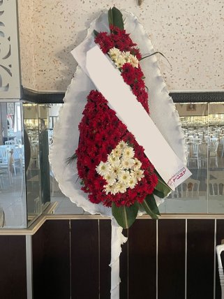 Kırmızı Beyaz Çiçekli Çelenk
