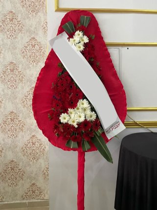 Kırmızı Grafonlu Şık Çelenk, Kütahya çiçek siparişi