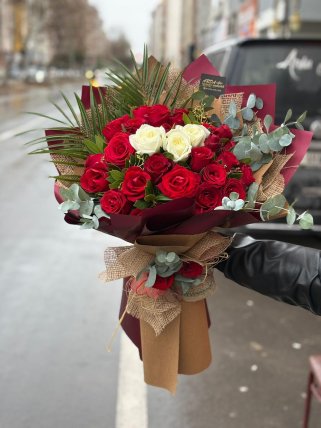 20 KIRMIZI 3 BEYAZ GÜL BUKETİ