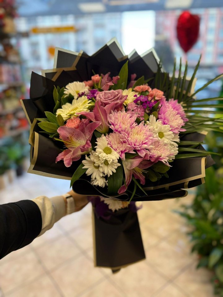 SİYAH PEKETLİ KARIŞIK BUKET