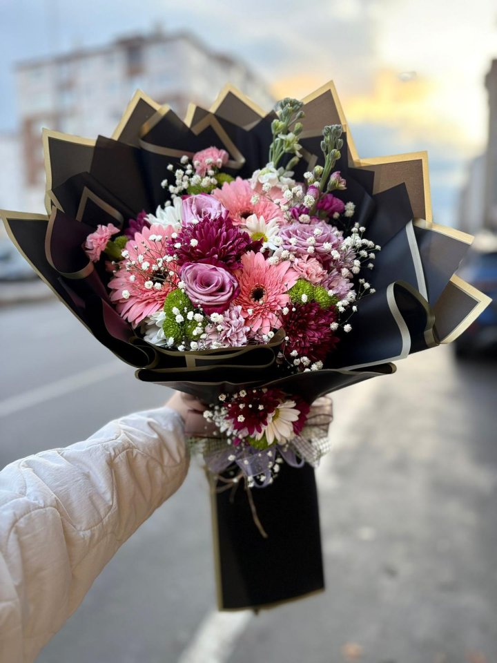 SİYAH SEVENLER BUKETİ