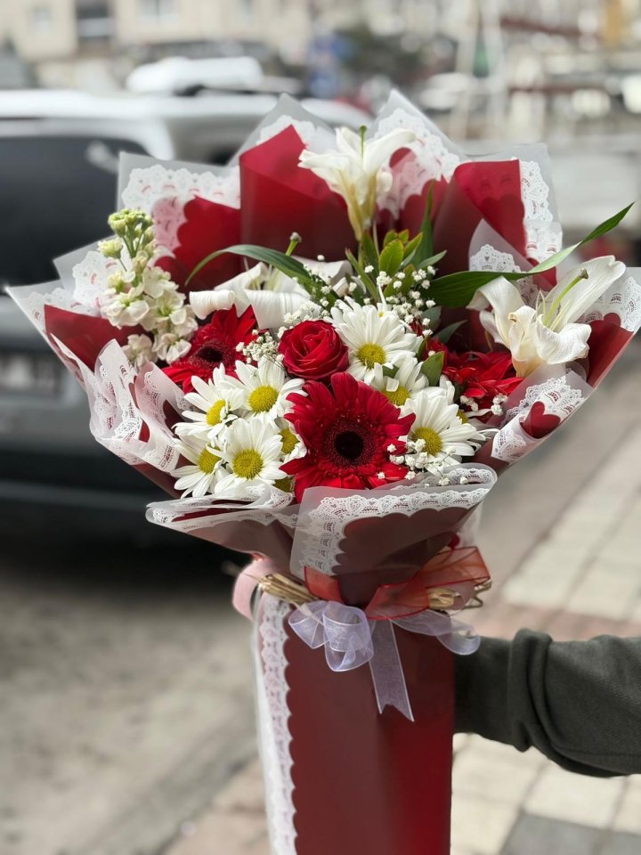 BUKET KIRMIZI BEYAZ 1